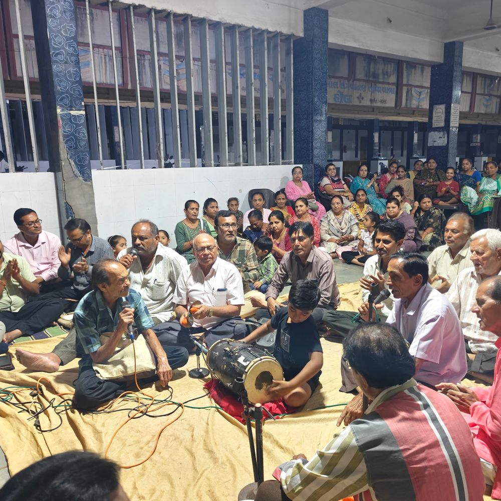 વેરાવળમાં 62 વર્ષથી રામધૂનની પરંપરા ચાલુ:સેલટેક્સ ઓફિસરે શરૂ કરેલું પ્રભાત ધૂન મંડળ આજે પણ સક્રિય