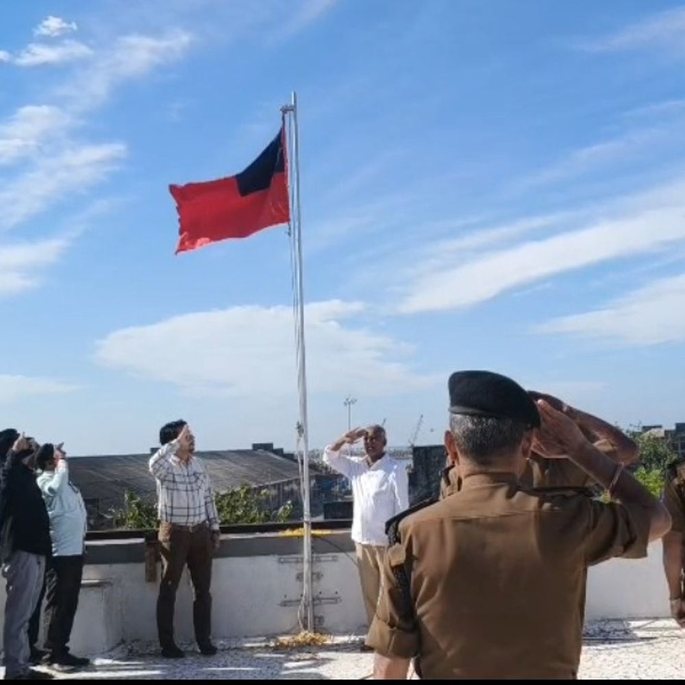 રાષ્ટ્રીય વહાણવટા દિવસની ઉજવણી:વેરાવળ બંદર પર ધ્વજવંદન, સાંસ્કૃતિક કાર્યક્રમો સાથે દેશભક્તિનો માહોલ