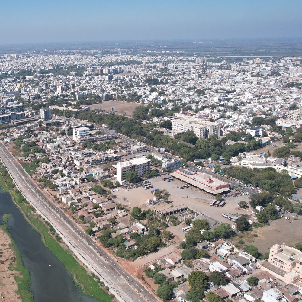 સુરેન્દ્રનગર ચૂંટણી, હથિયાર જમા કરાવવા જિલ્લા મેજિસ્ટ્રેટનો આદેશ:શાંતિપૂર્ણ મતદાન માટે કાયદો-વ્યવસ્થા જાળવવા જાહેરનામું બહાર પડાયું