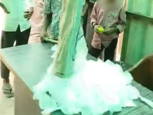 સુરતમાં દેશી દારૂના અડ્ડા પર LIVE રેડ, બાળકો પાસે દારૂ વેચાણ, 'AAP' કાર્યકરના સત્તાપક્ષ પર પ્રહાર.