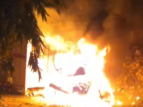 જુહાપુરા ચાર રસ્તા પાસે બાઈકમાં આગ અને બોપલમાં ગેસ લીકેજની ઘટના બની.