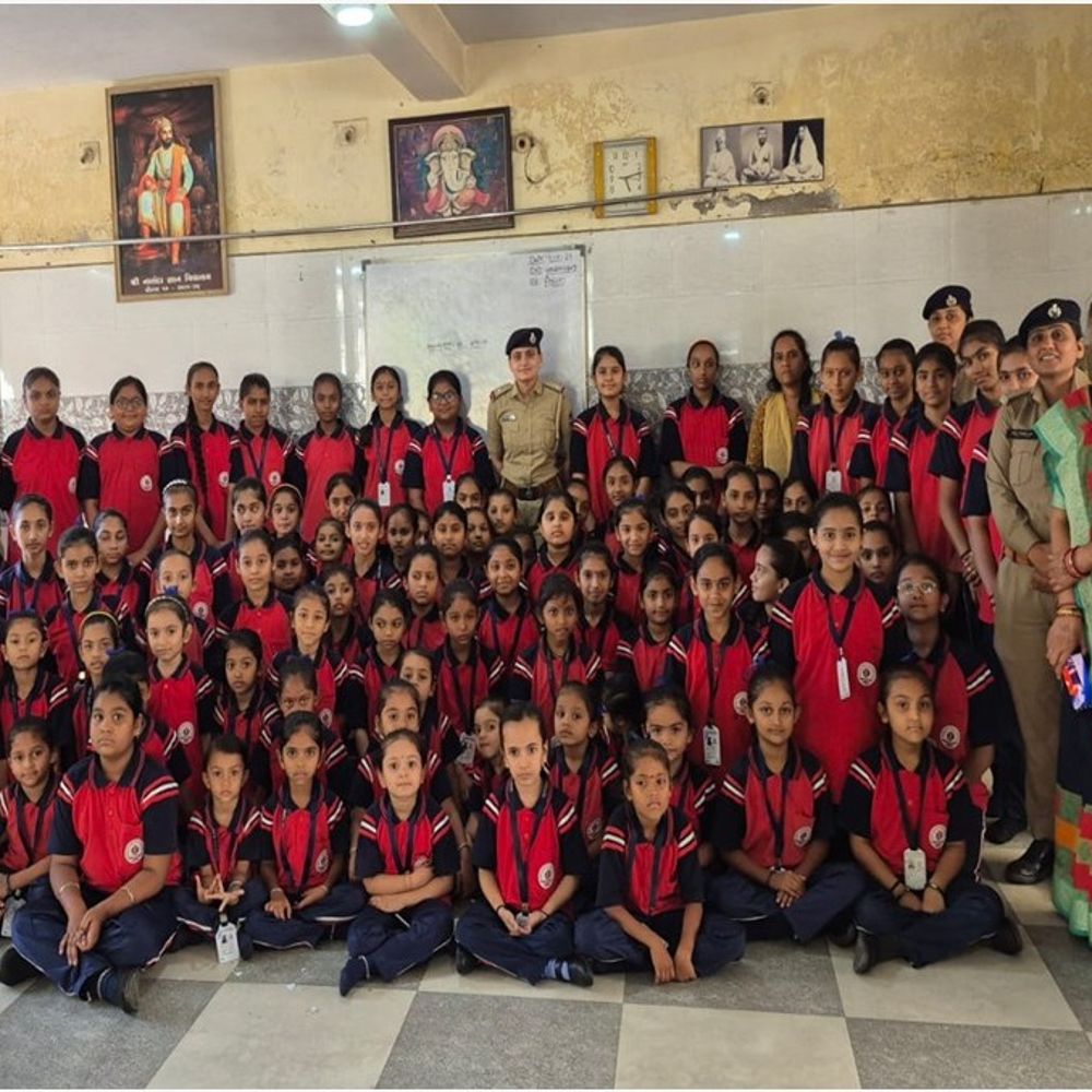 ગીર સોમનાથ પોલીસે બાળકોને ગુડ ટચ-બેડ ટચની સમજ આપી:વેરાવળની શાળામાં જાગૃતિ કાર્યક્રમ યોજાયો, સલામત ગુજરાતનું લક્ષ્ય સાર્થક