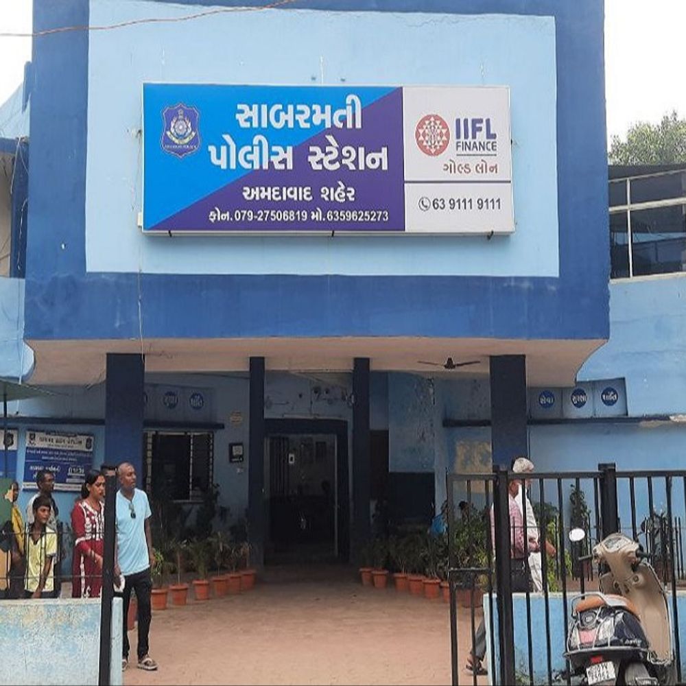 શેર બજારમાં વધુ વળતરની લાલચ આપી 30 લાખની છેતરપિંડી:દર મહિને 10 ટકા વળતર આપવાની લાલચ આપી શરૂઆતમાં વળતર ચૂકવ્યું; પૈસા આપવાનું બંધ થતા બે સામે ફરિયાદ