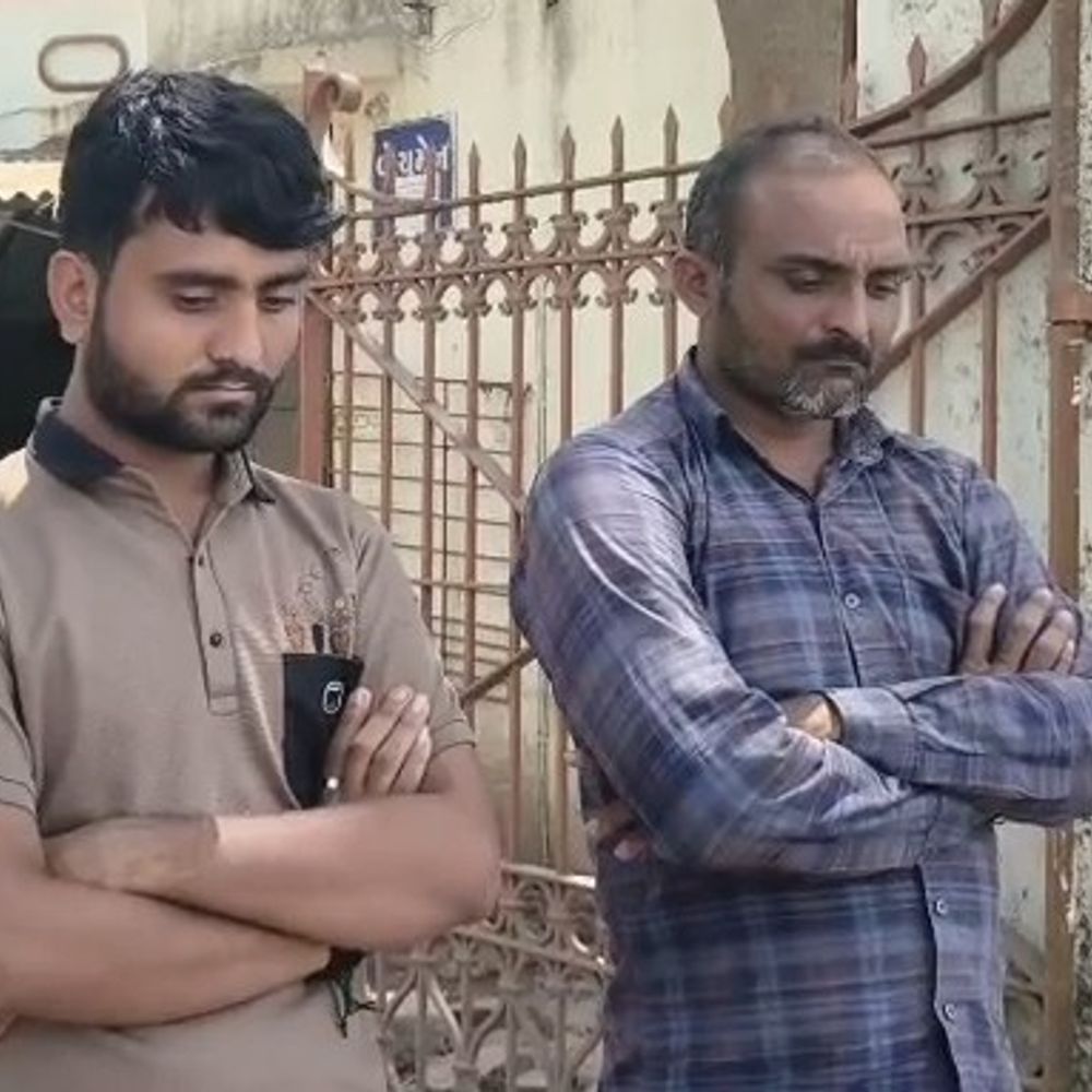 સગીરાનું અપહરણ કરનાર બે આરોપીઓ ઝડપાયા,:ઇન્સ્ટાગ્રામ પર પ્રેમજાળમાં ફસાવી સગીરાને સુરત ભગાડવાનું કાવતરું, ભાઈના અપહરણની ધમકી આપનાર બે શખ્સો જેલહવાલે, પોલીસની કડક કાર્યવાહી.