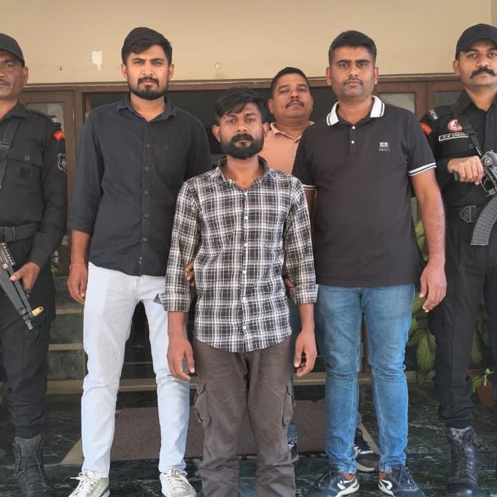 પાકિસ્તાનની ગેંગનો વોન્ટેડ આરોપી ઝડપાયો:ISIનું કામ કરતી ગેગમાં રહી પોલીસ સ્ટેશન-સુરક્ષા એજન્સીના એકમો પર વિસ્ફોટ કરાવતો; ડીસાના ઢાબામાં મજૂરી કરતો હતો