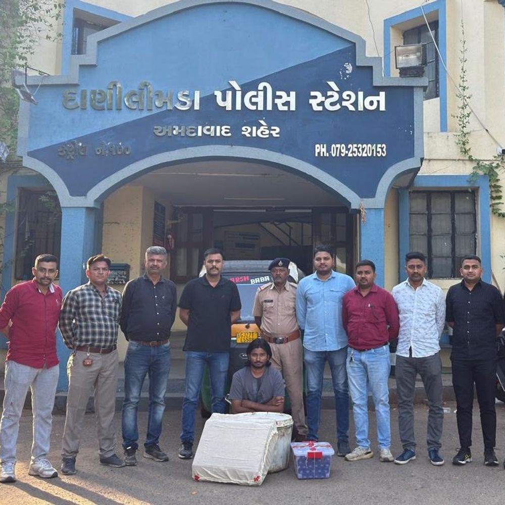 દાણીલીમડામાંથી 317 કફ સીરપના જથ્થા સાથે એકની ધરપકડ:બહેરામપુરામાં લારીમાંથી પૈસા લેવા મામલે વેપારીને છરીના ઘા માર્યા