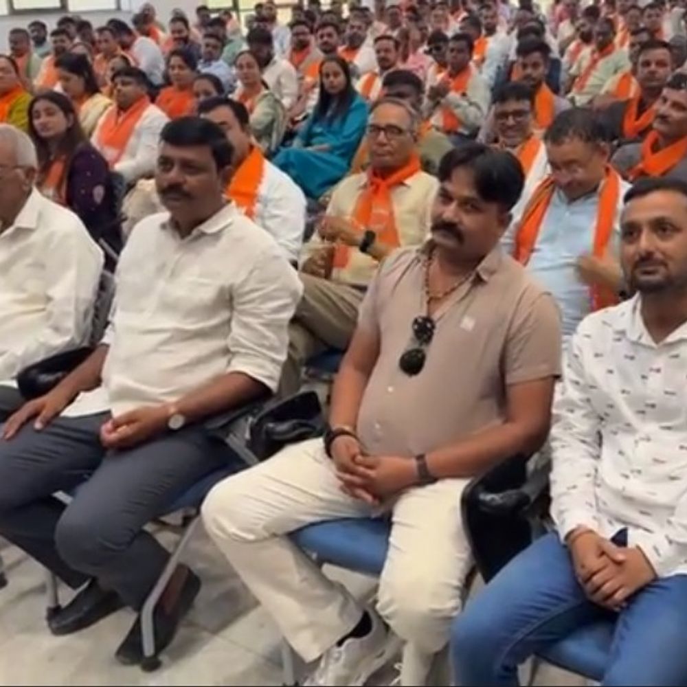 વડોદરા જિલ્લા કોંગ્રેસના ઉપપ્રમુખ સહિત ચાર ભાજપમાં જોડાયા:ભાજપના સ્થાપના દિવસે જ પ્રહલાદ પટેલ, કુલદીપસિંહ રાજ સહિતના આગેવાનોએ પક્ષપલટો કર્યો