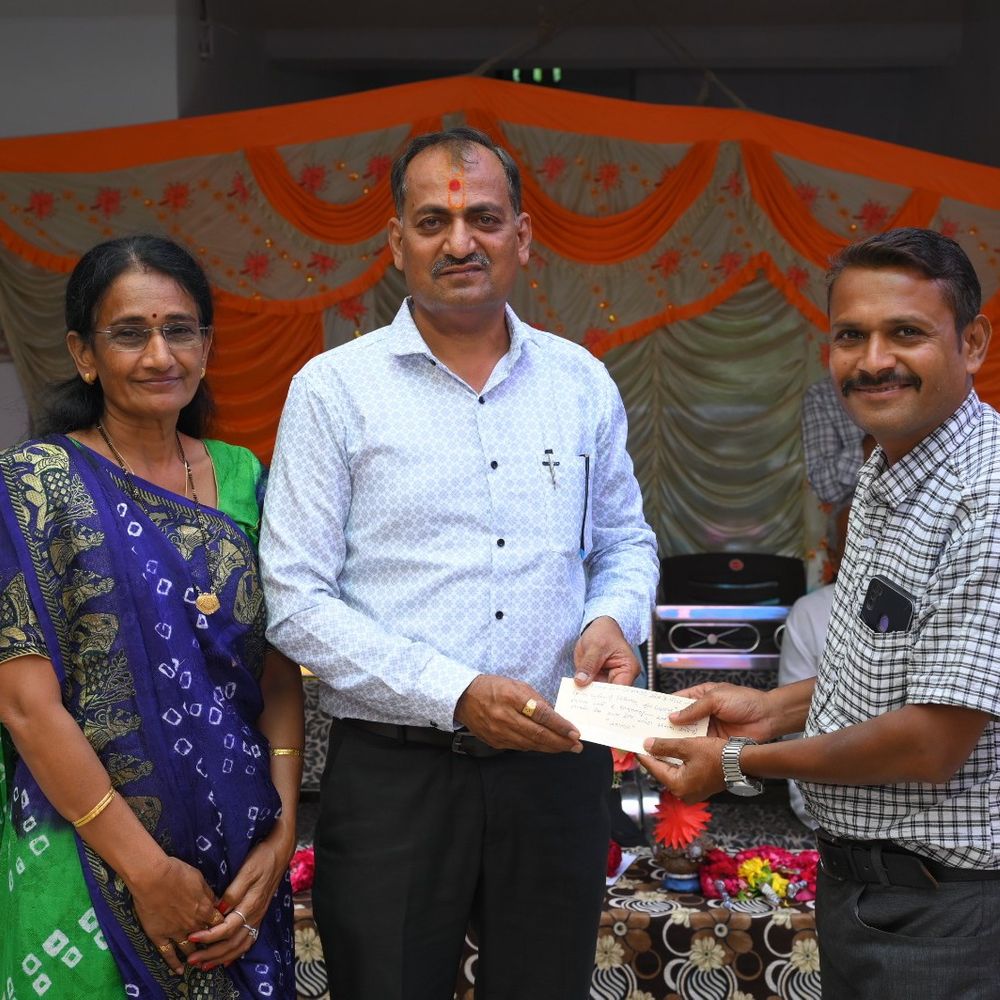 શિક્ષક નિલેશ પટેલે શાળાને ₹1.25 લાખનું દાન આપ્યું:જૂના બાદલપુરની ઉત્તરબુનિયાદી શાળામાં તેમનો વિદાય સમારોહ યોજાયો