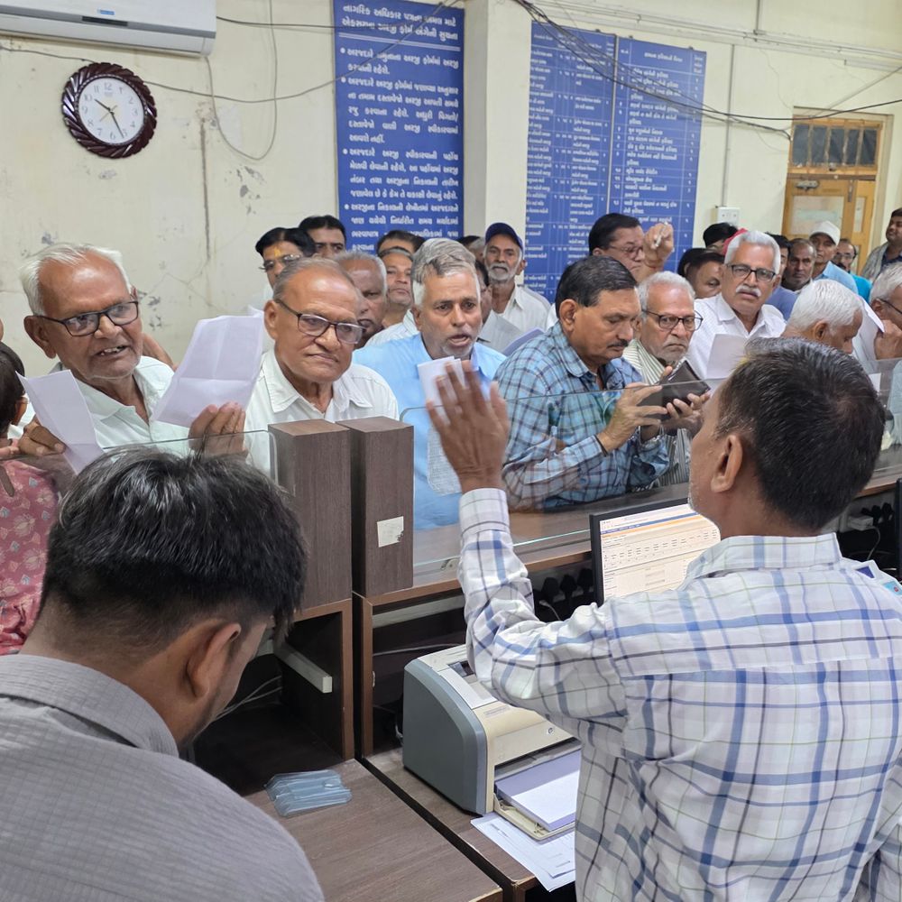 પાટણ પાલિકાએ 2026-27ના વેરા વસૂલાતનો પ્રારંભ કર્યો:એડવાન્સ વેરો ભરવા અરજદારોની ભીડ, 6 કાઉન્ટર પર વ્યવસ્થા