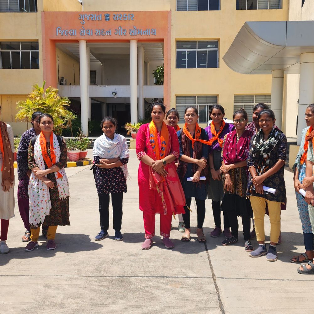 છાત્રાઓનું ABVP સાથે કલેક્ટરને આવેદન:વેરાવળ ડો. આંબેડકર કન્યા છાત્રાલયમાં સુવિધાઓના નામે મીંડું, ભોજન અને સુરક્ષા મુદ્દે તંત્રને 10 દિવસનું અલ્ટીમેટમ