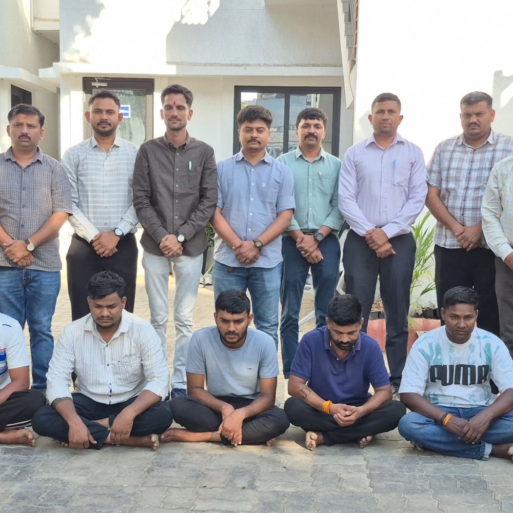 નવસારીમાં યુવકની હત્યા કરનાર 6 આરોપીઓ ઝડપાયા:LCBએ 300 CCTV ફૂટેજ તપાસી ગુનાનો ભેદ ઉકેલ્યો; છેતરપિંડીથી ગેમમાં રૂપિયા જીત્યા હોવાની શંકાએ યુવકની હત્યા કરાઈ