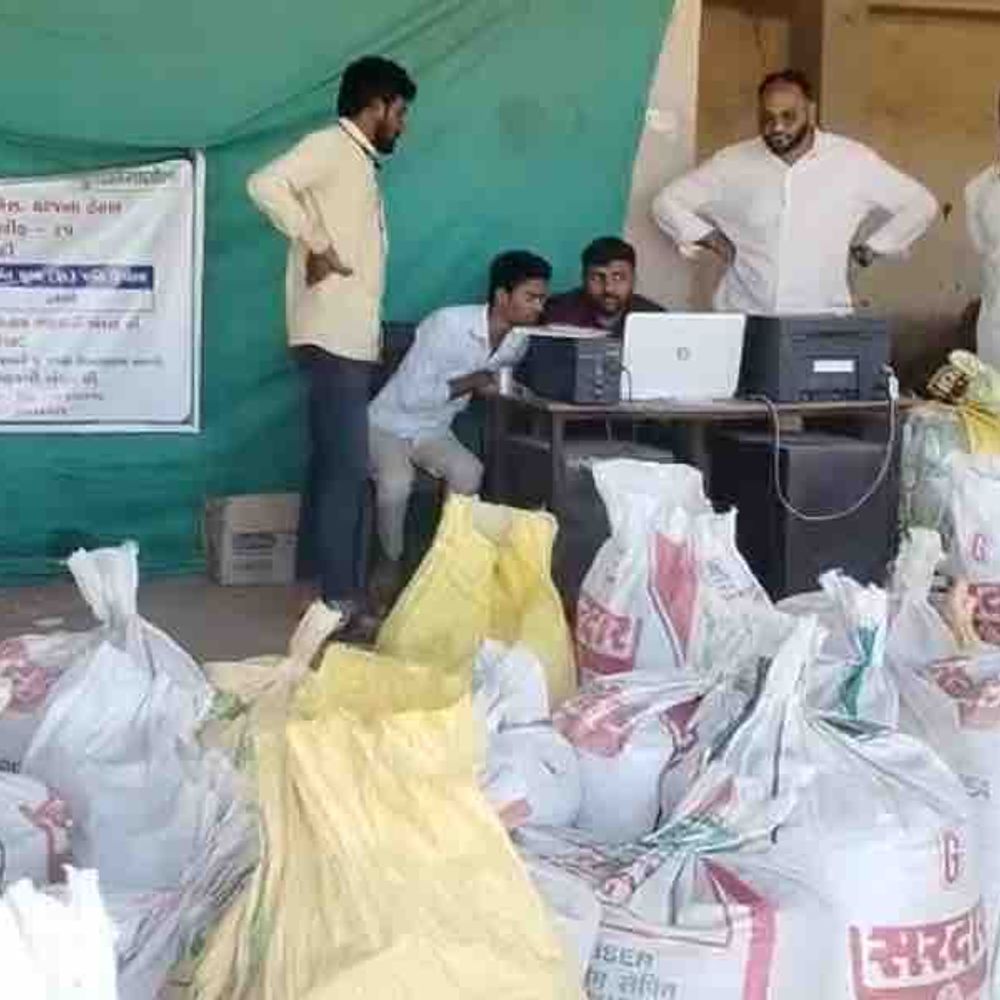 અમરેલીમાં ચણાની ટેકાના ભાવે ખરીદી માટે માત્ર 2 કેન્દ્રો કાર્યરત:9 કેન્દ્રો બંધ હોવાથી ખેડૂતોમાં વ્યાપક અસંતોષ, ખરીદીની મર્યાદા વધારવાની પણ માંગ