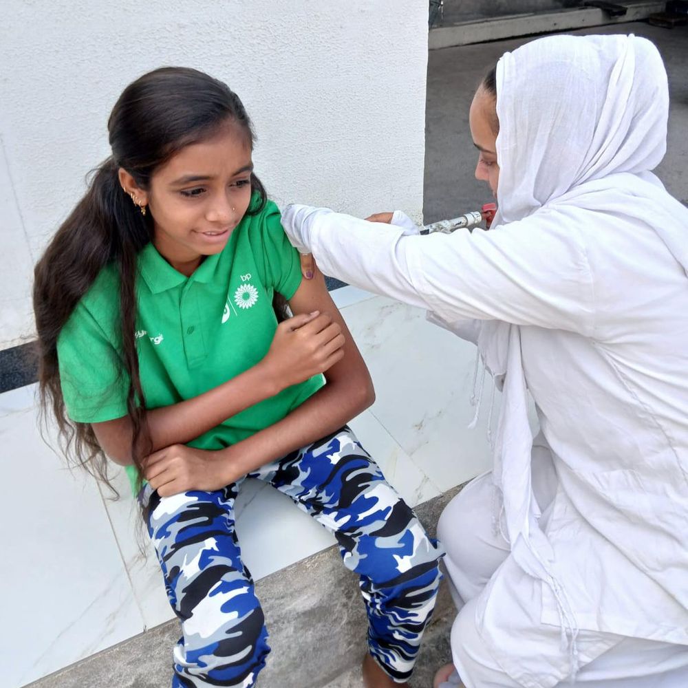 એચપીવી રસીકરણ સેશન:33 કિશોરીઓને ગર્ભાશયના મુખના કેન્સર વિરોધી રસી અપાઇ