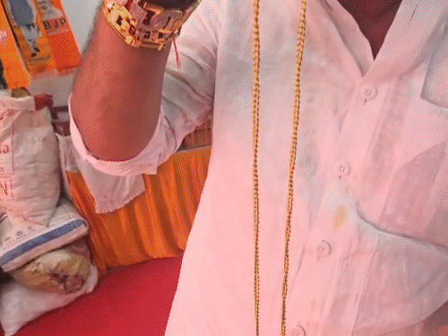 સુરત ચૂંટણીમાં 'પર્સ અને સાડી'થી જંગ જીતાશે?.