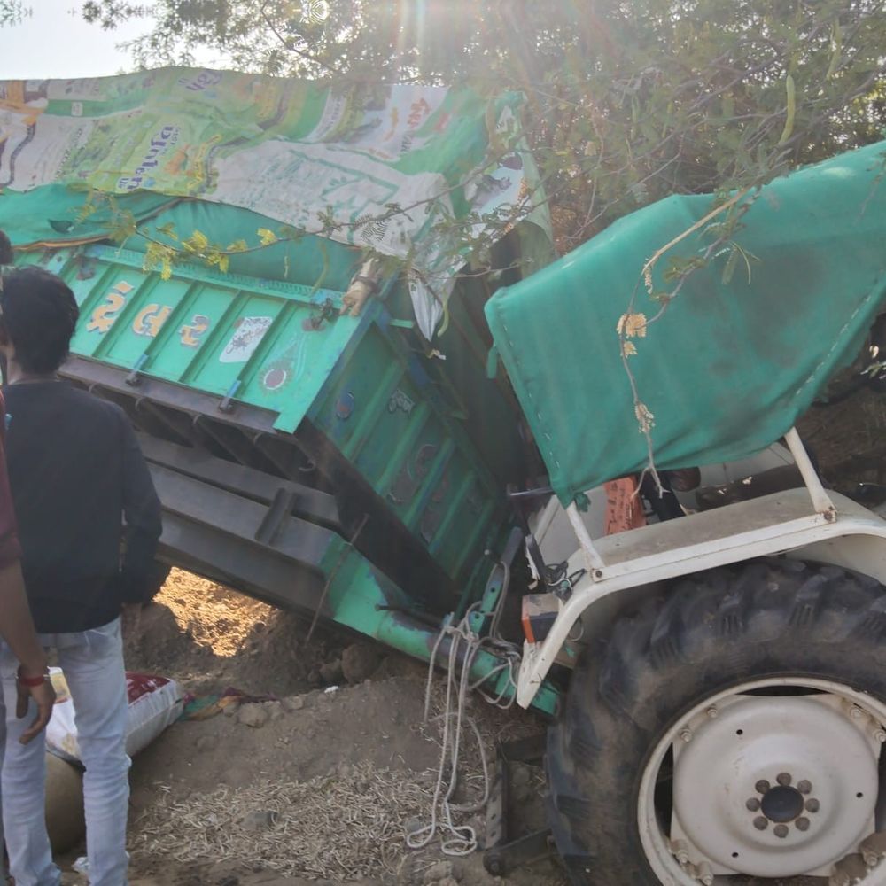 કાળમુખી સ્કોર્પિયો ટ્રેક્ટર સાથે ધડાકાભેર અથડાઈ:તોતીંગ ટાયર નીચે દબાઈ જવાથી ખેડૂતનું મોત, આઈશરની ટક્કરે બાઇકચાલકનો જીવ ગયો, સાબરકાંઠામાં અકસ્માતોની વણઝાર