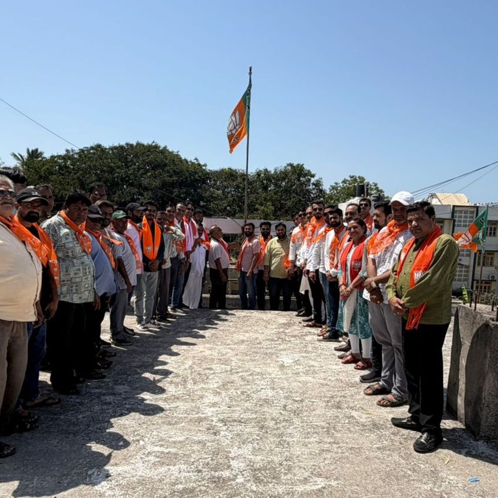 વેરાવળમાં ભાજપ સ્થાપના દિનની ઉજવણી:ઘરેઘરે ધ્વજ ફરક્યા, મહા જનસંપર્ક અભિયાન પણ યોજાયું