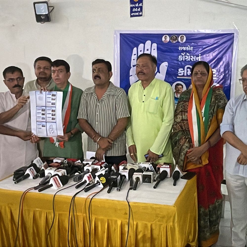 ‘કોંગ્રેસ આપને દ્વાર’ અને ‘જનમંચ’ થકી રાજકોટના પ્રશ્નોને વાચા આપી:કોંગ્રેસે જનતાના સૂચનોને આધારે તૈયાર કરેલો ‘જનતાનો મેનિફેસ્ટો’ રજૂ કર્યો
