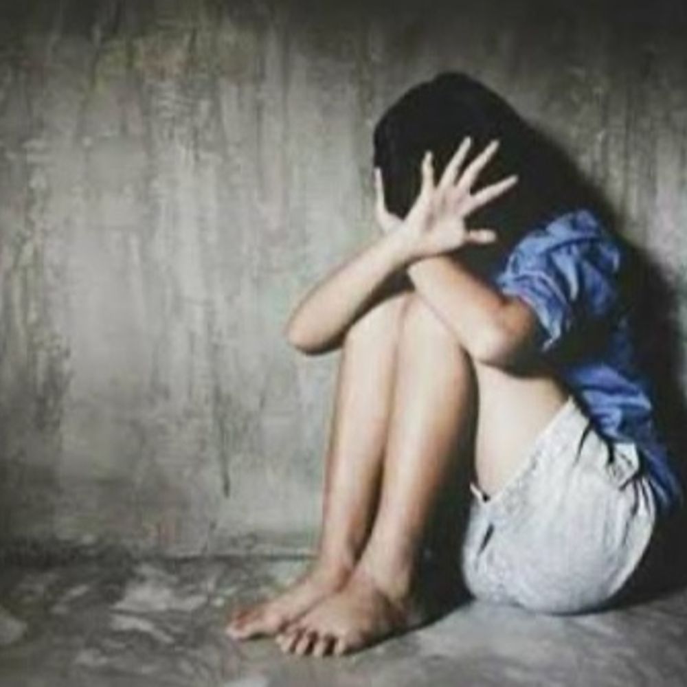 લગ્નની લાલચ આપી યુવતીને પ્રેમજાળમાં ફસાવી:રાજકોટમાં મોબાઇલની દુકાન ધરાવતાં શખ્સે સબંધીના ઘરે લઇ જઈ એક જ રાતમાં ચાર વખત દુષ્કર્મ આચરી હું પરિણીત છું કહી તરછોડી દીધી