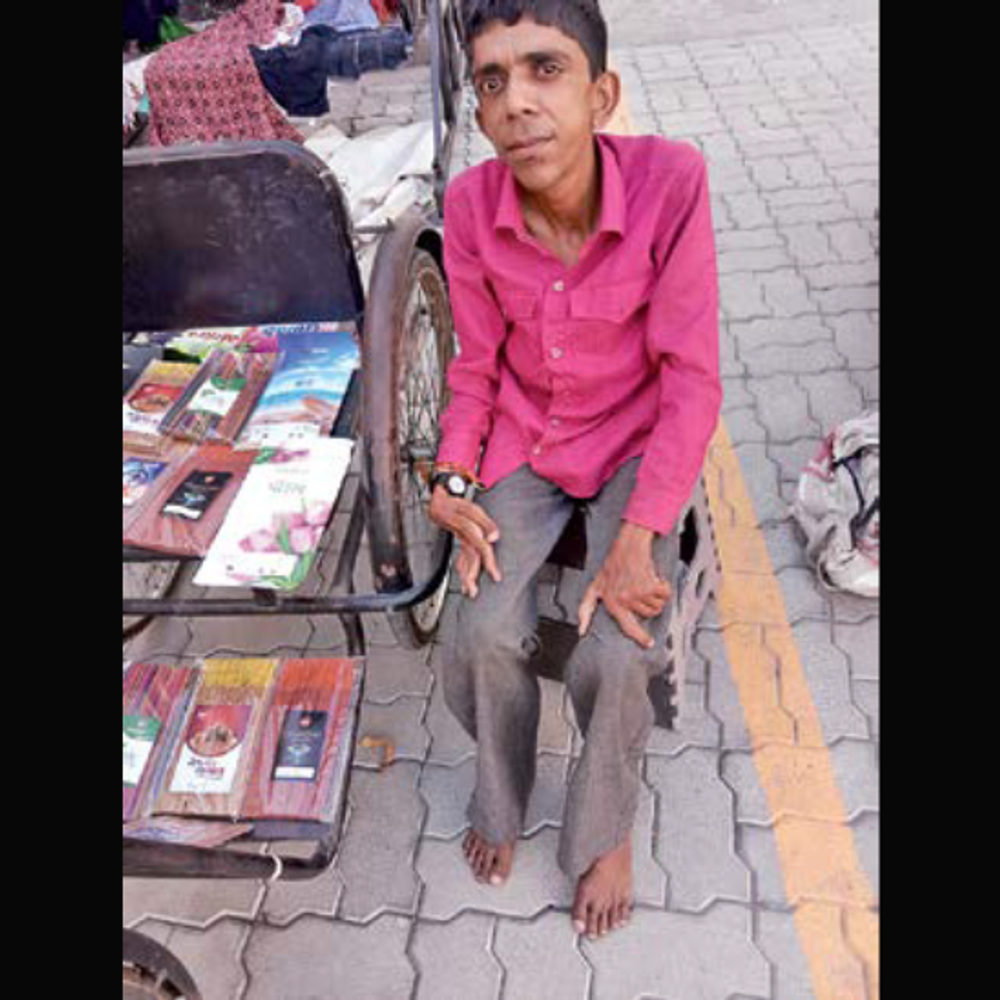 બોજ નહીં, સહારો: 29 કિલોના દિવ્યાંગ યુવાનની પરિવારને મદદ - પ્રેરણાદાયી કહાની.