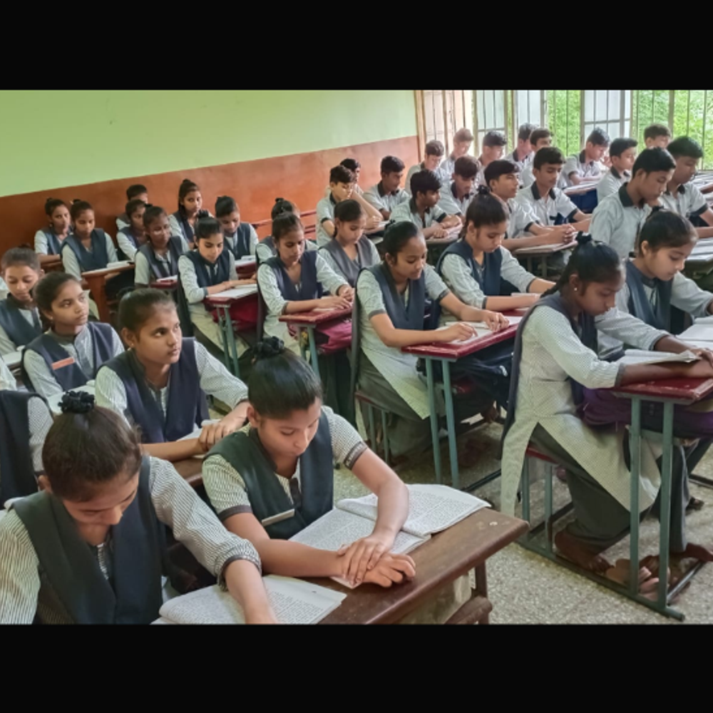 કચ્છમાં આશરે 2 લાખ બાળકો વાર્ષિક પરીક્ષા આપશે.