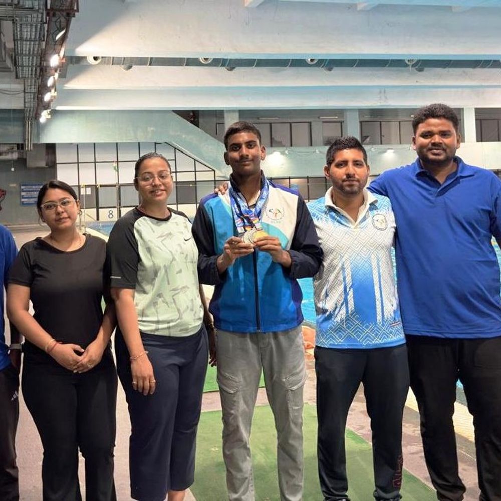 વડોદરાના અરુશનો પાણીમાં નેશનલ રેકોર્ડ:અમદાવાદમાં રમાયેલી રાષ્ટ્રીય સ્વિમિંગ સ્પર્ધામાં ગુજરાતના તરવૈયાએ કુલ 5 મેડલ જીત્યા