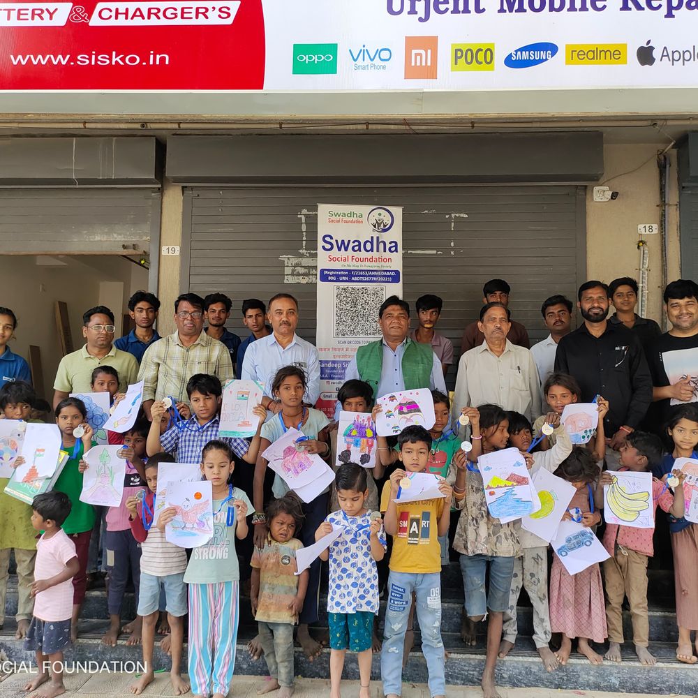 ઝુંડાલમાં સ્વધા ફાઉન્ડેશને ડ્રોઇંગ સ્પર્ધા યોજી:વંચિત 45 બાળકોએ ભાગ લીધો, વિજેતાઓને સન્માનિત કરાયા