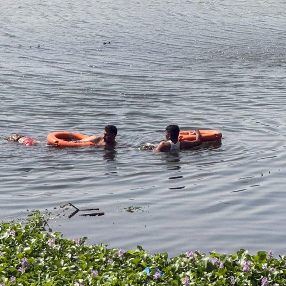 કાપોદ્રામાં તાપી નદીમાંથી પરિણીતાની લાશ મળી:ઘર કંકાસથી કંટાળીને મહિલાએ ઘર છોડ્યું, તાપી નદીમાં પડતું મૂકી આપધાત કર્યો