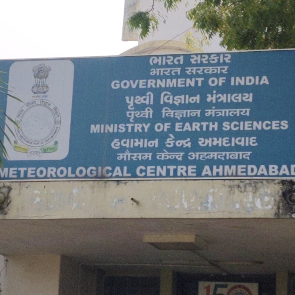 રાજ્યના 18 જિલ્લામાં આજે માવઠાની આાગાહી:40 કિમીની ઝડપે પવન અને ગાજવીજ સાથે વરસાદ ખાબકી શકે, 24 કલાક બાદ મહતમ તાપમાનમાં થશે વધારો