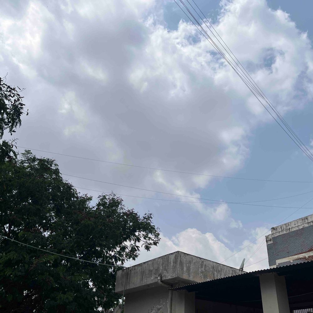 બનાસકાંઠામાં વાતાવરણ પલટાયું, વહેલી સવારથી વાદળછાયું:ભર ઉનાળે કમોસમી વરસાદની આગાહીથી ખેડૂતો ચિંતિત