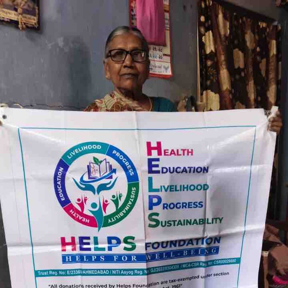 પૂર્વ અમદાવાદમાં હેલ્પ્સ ફાઉન્ડેશન દ્વારા રાશનકીટ વિતરણ:જરૂરિયાતમંદ પરિવારો અને વડીલોને સહાય પૂરી પાડી