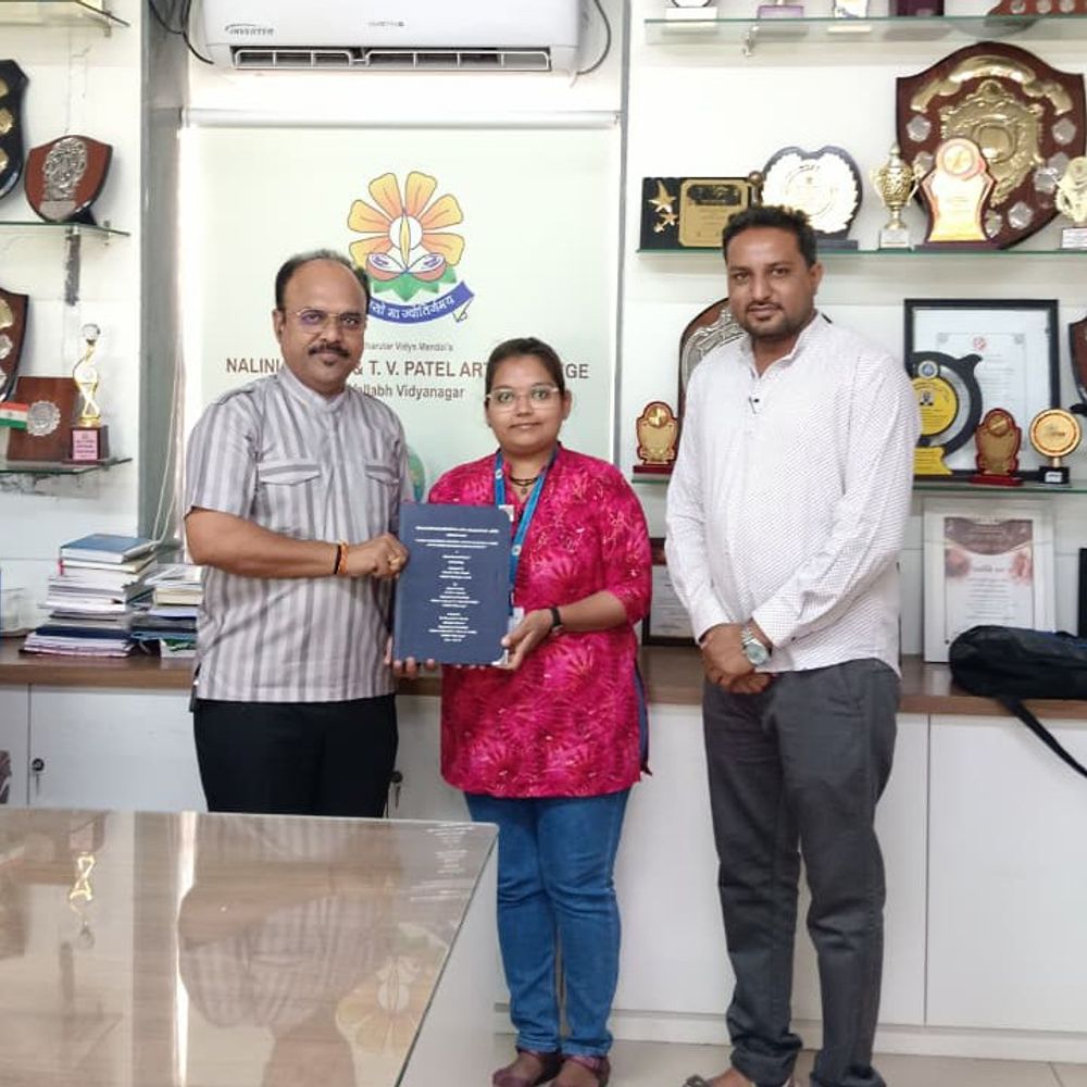 કોલેજ વિદ્યાર્થિનીએ સંશોધન પ્રોજેક્ટ સફળતાપૂર્વક પૂર્ણ કર્યો:આવેગીક પરિપક્વતા અને મનોભાર પર અભ્યાસ, ચારૂત્તર વિદ્યા મંડળે ગ્રાન્ટ આપી