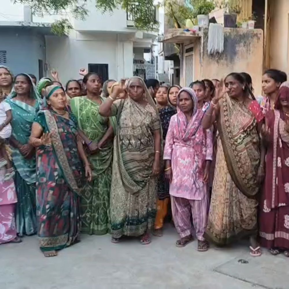 પાટણના ભીલવાસમાં પાણી-ગંદકીનો પ્રશ્ન:મહિલાઓએ ચૂંટણી બહિષ્કારની ચીમકી ઉચ્ચારી