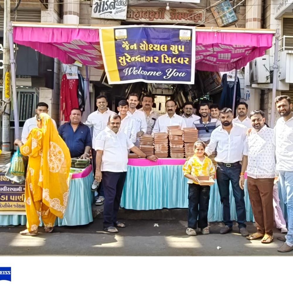 સુરેન્દ્રનગરમાં પક્ષીઓ માટે પાણી કુંડા, ચકલી ઘરનું વિતરણ:જૈન સોશિયલ ગ્રુપ દ્વારા ઉનાળામાં જીવદયા કાર્યક્રમ યોજાયો