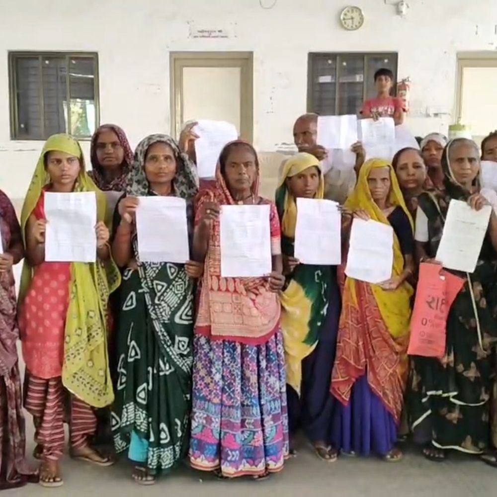 પાટણના 71 શ્રમજીવી પરિવારોને મકાન ખાલી કરવાની નોટિસ:સોસાયટીના સભ્યોએ ચીફ ઓફિસરને રજૂઆત કરી, વૈકલ્પિક જગ્યાની માગ સાથે સામૂહિક આપઘાતની મહિલાની ચીમકી