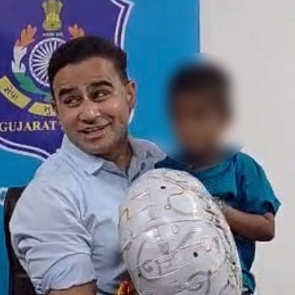 ભીખ માંગવા ને ભંડારામાં મફત જમવા માટે માસૂમનું અપહણર:અમરોલીની 4 વર્ષની બાળકી અમદાવાદથી સુરક્ષિત મળી, 43 રેલવે સ્ટેશન અને 1500 CCTV તપાસ્યા બાદ આરોપી ઝડપાયો