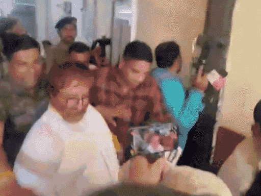 આસારામના પુત્ર નારાયણ સાંઈના છૂટાછેડા: રેપ કેસમાં સુરત જેલમાં બંધ, 8 વર્ષ બાદ ઈન્દોર કોર્ટનો આદેશ; 2 કરોડ ભરણપોષણ.