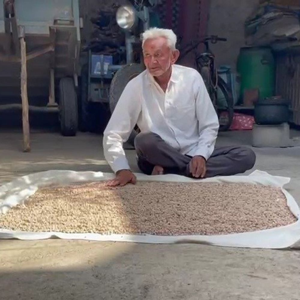 ગઢડામાં ખેડૂત પાસેથી ₹10 લાખના બદલે 70 લાખની ઉઘરાણી:પુત્રે ટૂકડે ટૂકડે લીધેલા નાણા સામે વ્યાજખોરે જમીનના દસ્તાવેજ લખાવી લીધા, જાનથી મારવાની ધમકી આપી