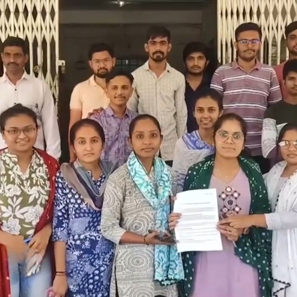 ગૌણ સેવા મંડળની પરીક્ષા પદ્ધતિ સામે વિદ્યાર્થીઓનો વિરોધ:ઓફલાઇન પરીક્ષાની માંગ સાથે કલેક્ટરને આવેદન આપ્યું