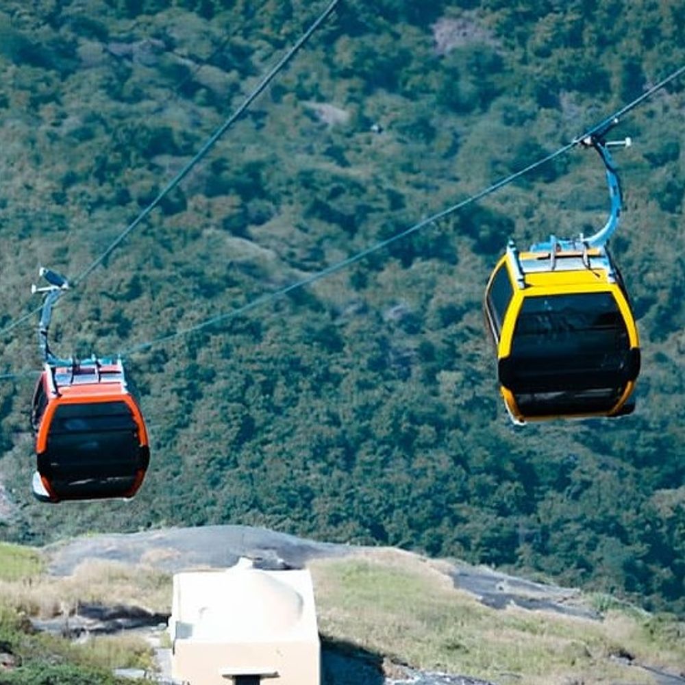 ભારે પવનના કારણે રોપવે બંધ કરાયો.:પવનની ગતિમાં વધારો થતા ગિરનાર પર ભારે પવનને પગલે રોપવે સેવા ઠપ્પ; યાત્રિકોની સુરક્ષા કાજે તંત્રનો મોટો નિર્ણય.