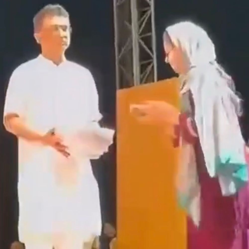 ગોપીપુરાને પુનર્જીવિત કરવાના સંકલ્પ સાથે હૃદય ખોલી 'સ્વર્ણદાન':જૈન મહિલાઓએ હસ્તા મુખે ચેન, બંગડીઓ, બુટ્ટીઓ અને વીંટીઓ દાનપાત્રમાં પધરાવી; 44 દેરાસરોની ભૂમિ ફરી ધબકશે