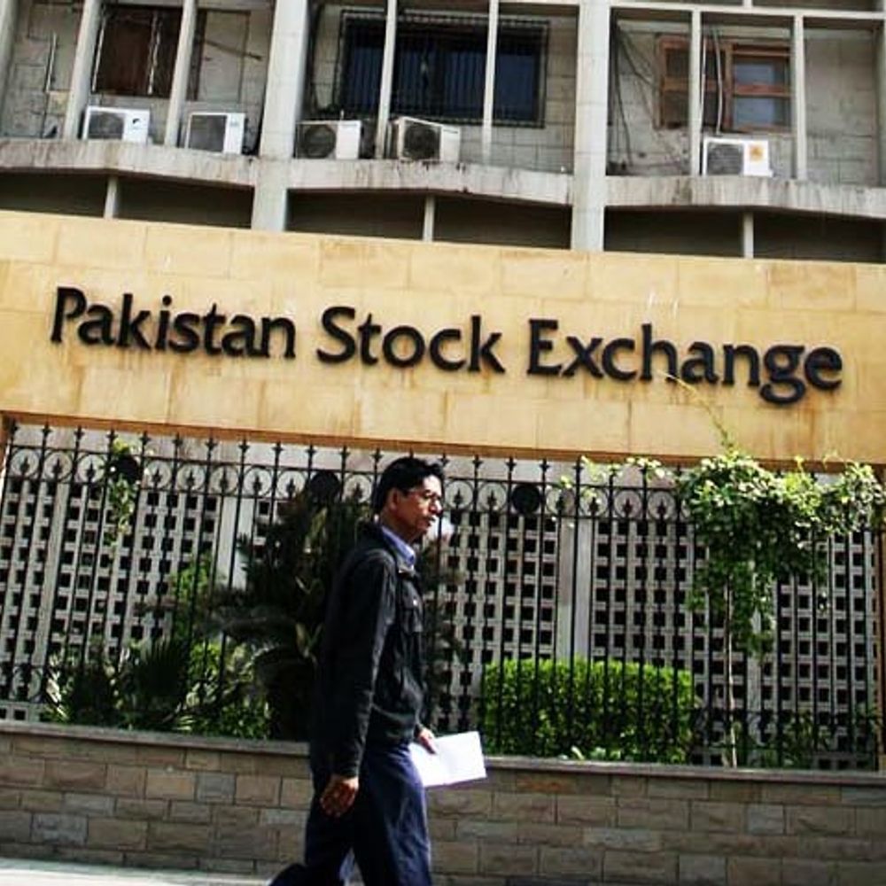 પાકિસ્તાની શેરબજારમાં ઇતિહાસનો સૌથી મોટો ઉછાળો:અમેરિકા-ઈરાન યુદ્ધવિરામ પછી માર્કેટ 14000 પોઈન્ટ વધ્યું, 9% વધીને 1,65,836 પર પહોંચ્યું