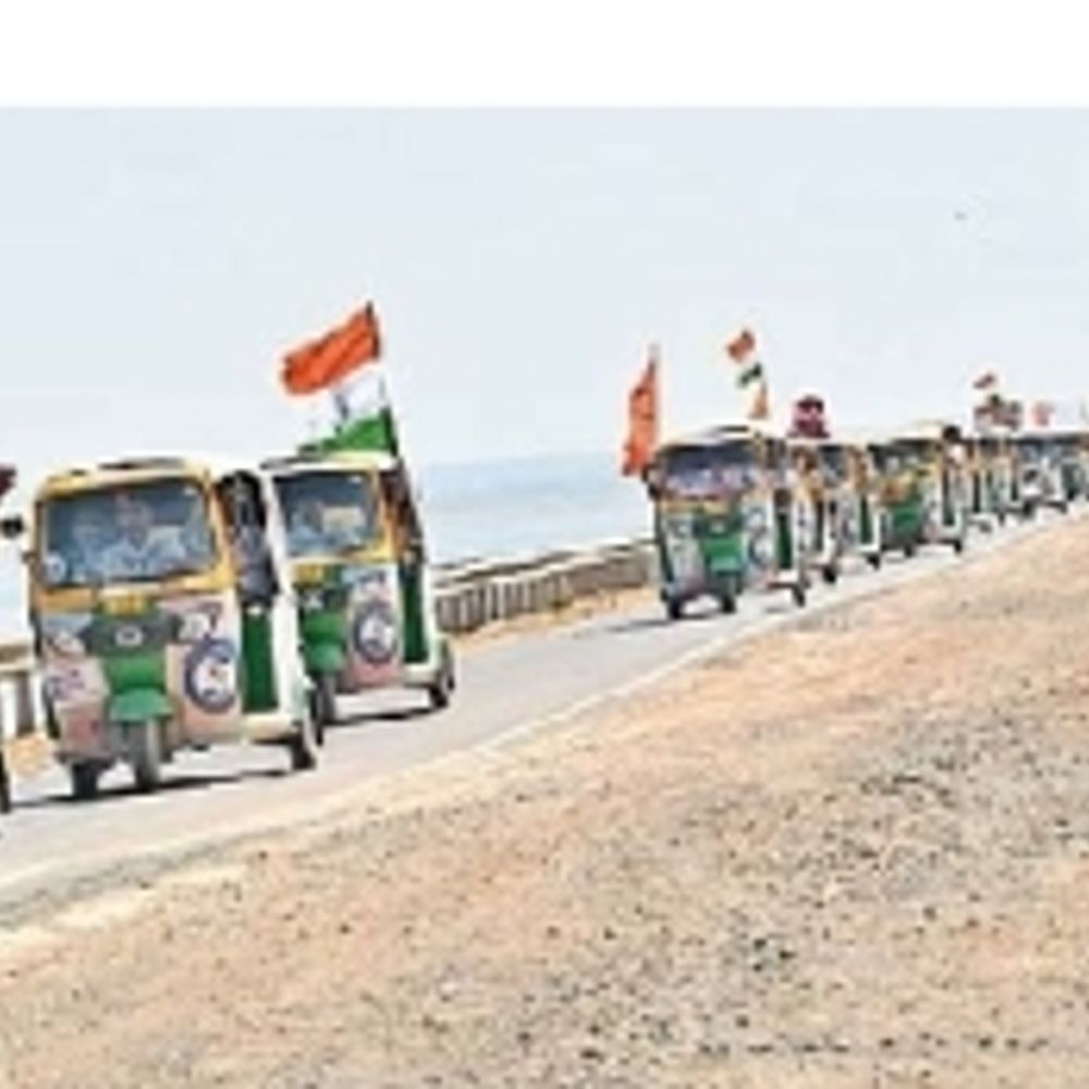 સિટી એન્કર:કચ્છના NRI દ્વારા છપૈયાથી ભુજ સુધી 1700 કિમીની રિક્ષા યાત્રા સંપન્ન
