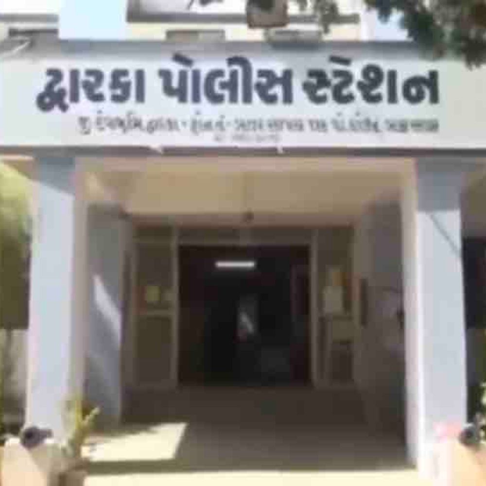 દ્વારકામાં જુગાર પર પોલીસનો દરોડો:બે આરોપી ઝડપાયા, ₹15,450 રોકડા જપ્ત