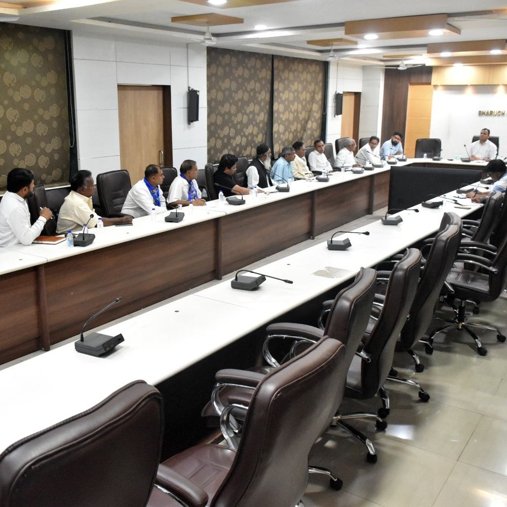 ભરૂચમાં મતદાન મથકોની ડ્રાફ્ટ યાદી પર બેઠક:કલેક્ટરે રાજકીય પક્ષો સાથે પરામર્શ કરી, સૂચનો મેળવ્યા