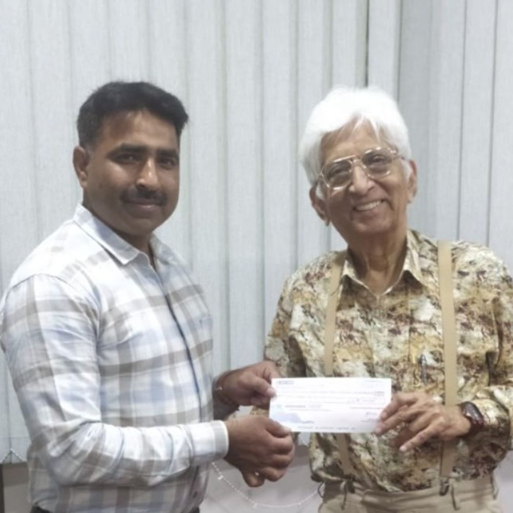 રાહુલ શુક્લા ફાઉન્ડેશનનું સૈનિકોના કલ્યાણ માટે યોગદાન:સશસ્ત્ર સેના ધ્વજદિન ભંડોળમાં ₹1 લાખનો ચેક અર્પણ