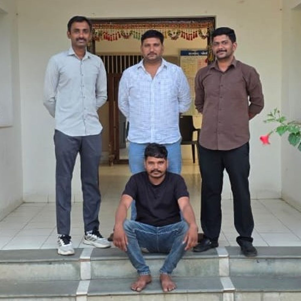 પ્રોહિબિશનના બે ગુનાનો આરોપી ઝડપાયો:એસ.ઓ.જી. સુરેન્દ્રનગરે રાજકોટ-લીંબડી હાઈવે પરથી પકડ્યો