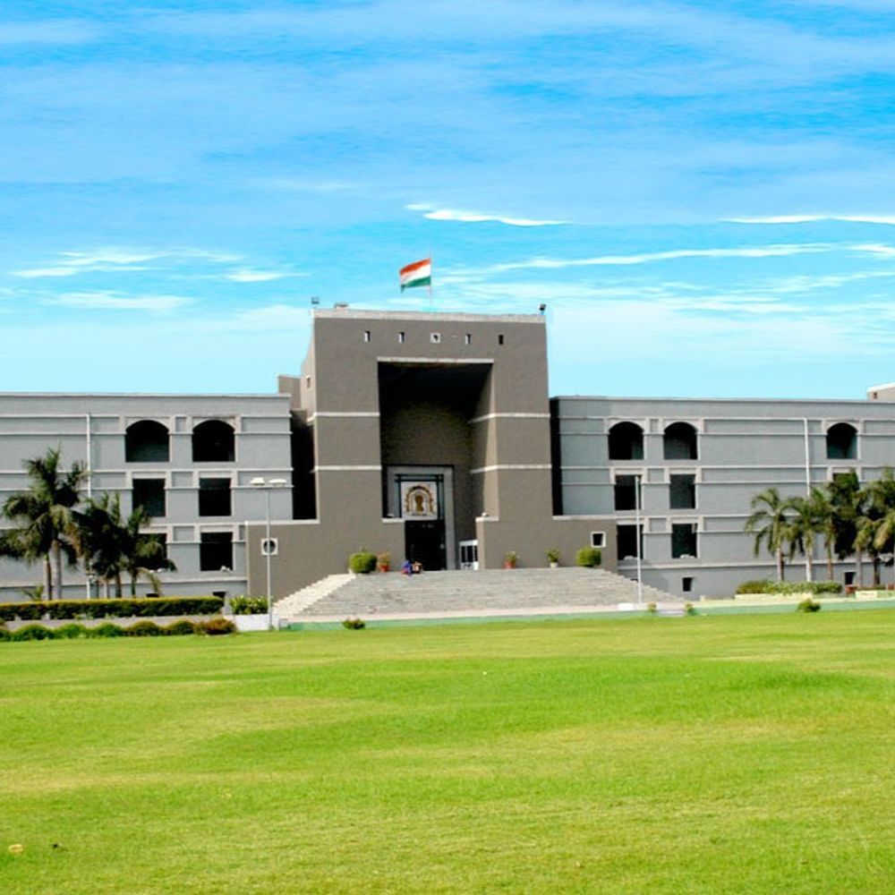 હાઈકોર્ટે બે આરોપીઓની આજીવન કારાવાસની સજા રદ્દ કરી:મૃતકે આરોપીની બહેનના લગ્ન નક્કી કરાવ્યા અને સામે પક્ષે યુવકના ચોથા લગ્નની વાત છૂપાવ્યાનો આક્ષેપ