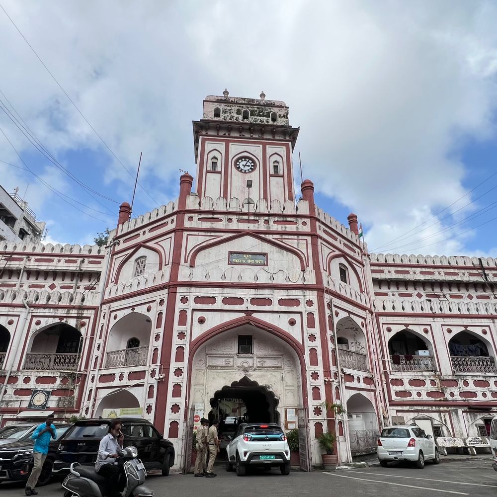 મ્યુનિ. કમિશનરની મેરાથોન બેઠક:તાપી રિવરફ્રન્ટ અને બેરેજ પ્રોજેક્ટની અડચણો દૂર કરવા એક્શન પ્લાન, પુણે જઈને બેરેજના મોડલ રનનું કમિશનર નિરીક્ષણ કરશે