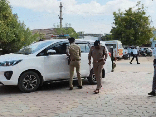 પૂર્વ IPS મનોજ નિનામા: ક્લાર્કથી IPS સુધીની સફર અને જેલમાં કેદીઓ માટે હીરા ઘસવાના મશીન લાવ્યા.