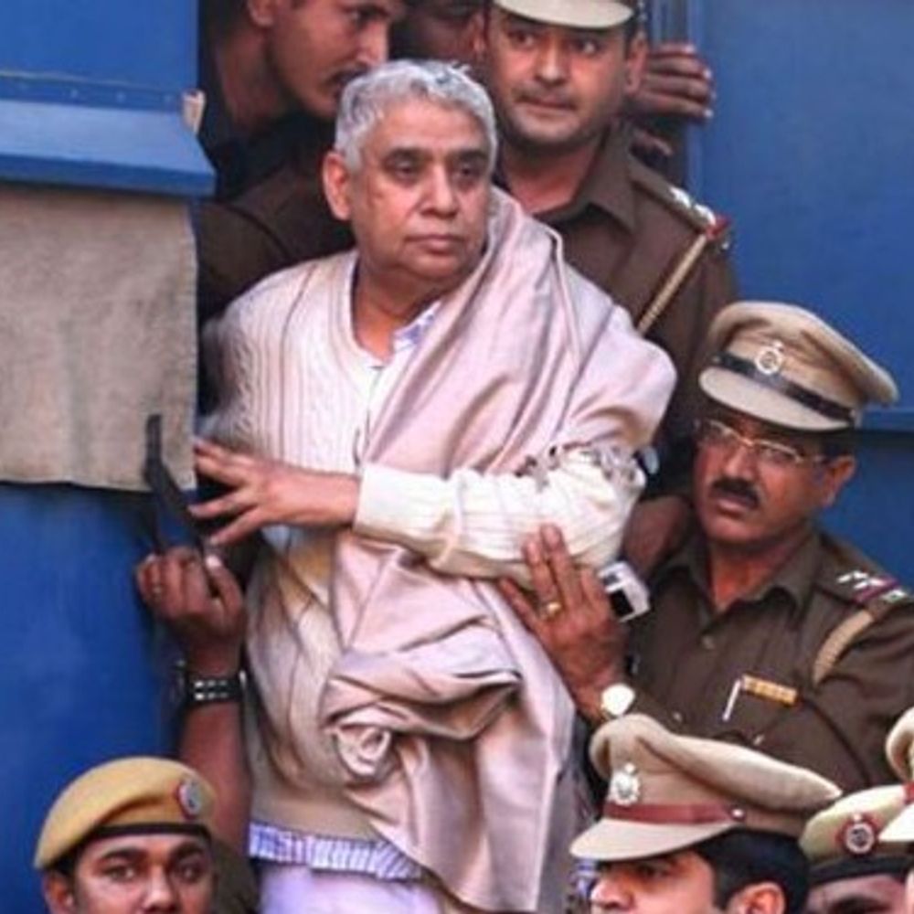 11 વર્ષ પછી રામપાલ જેલમાંથી બહાર, રાજદ્રોહ કેસમાં જામીન; સતલોક આશ્રમમાં 6 લોકોના મોત થયા હતા.